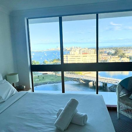 Broadwater Shores Waterfront Apartments Гоулд Коуст Екстериор снимка