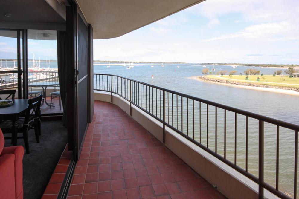 Broadwater Shores Waterfront Apartments Гоулд Коуст Екстериор снимка
