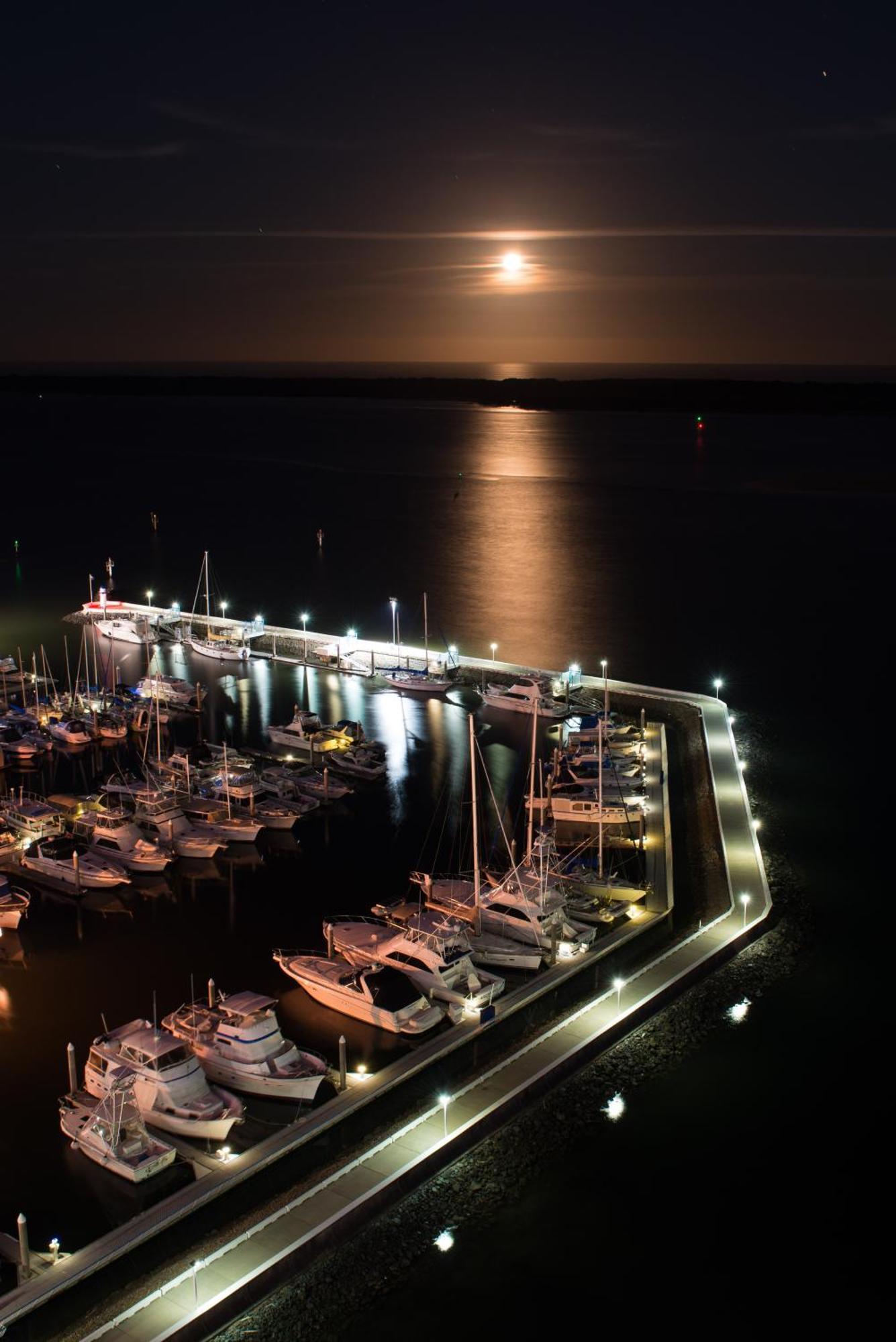 Broadwater Shores Waterfront Apartments Гоулд Коуст Екстериор снимка