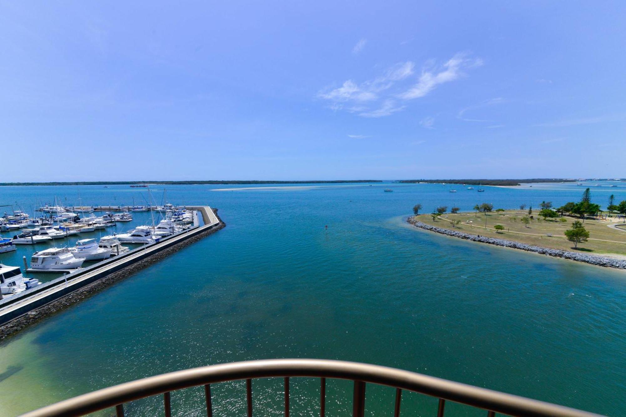 Broadwater Shores Waterfront Apartments Гоулд Коуст Екстериор снимка