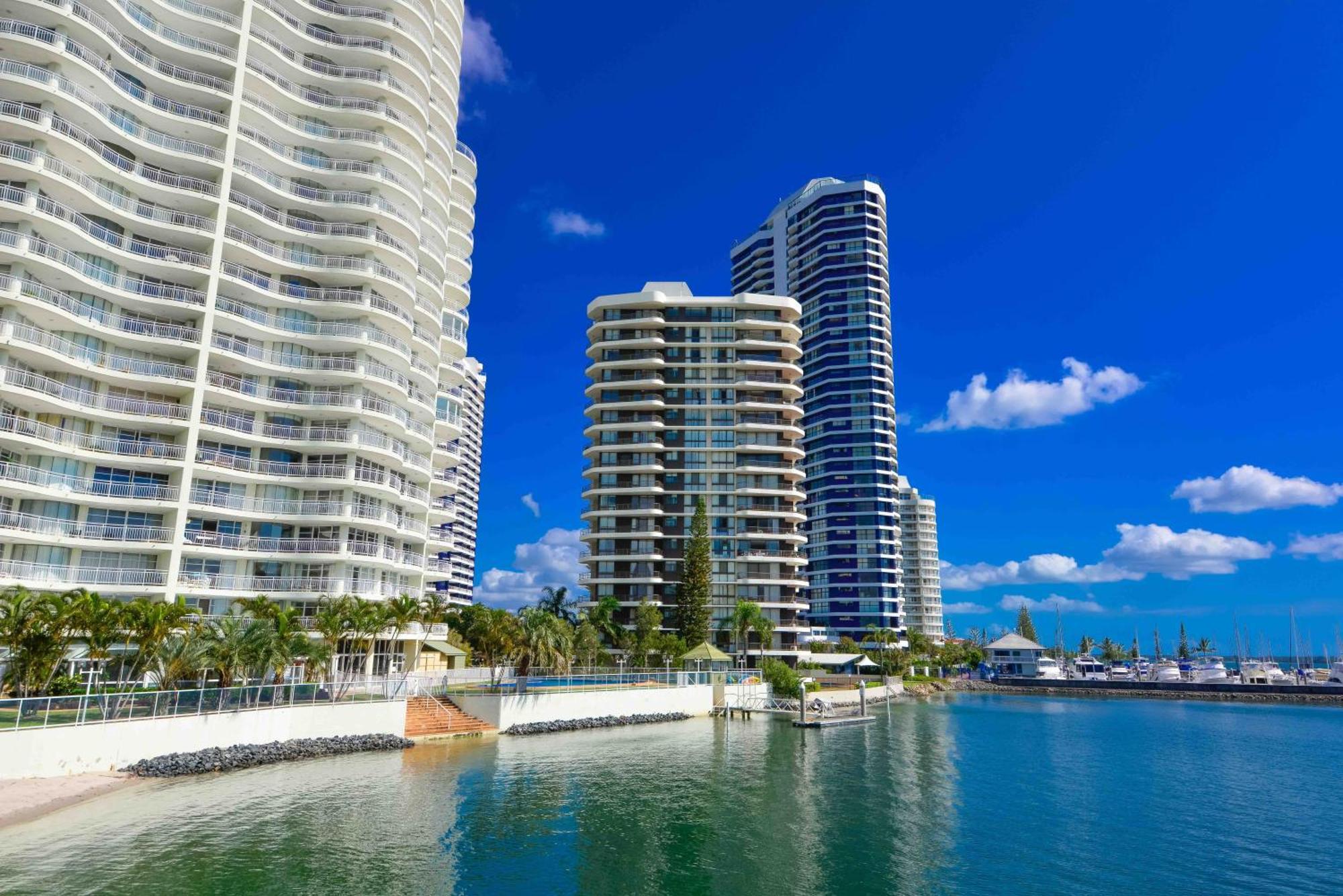 Broadwater Shores Waterfront Apartments Гоулд Коуст Екстериор снимка