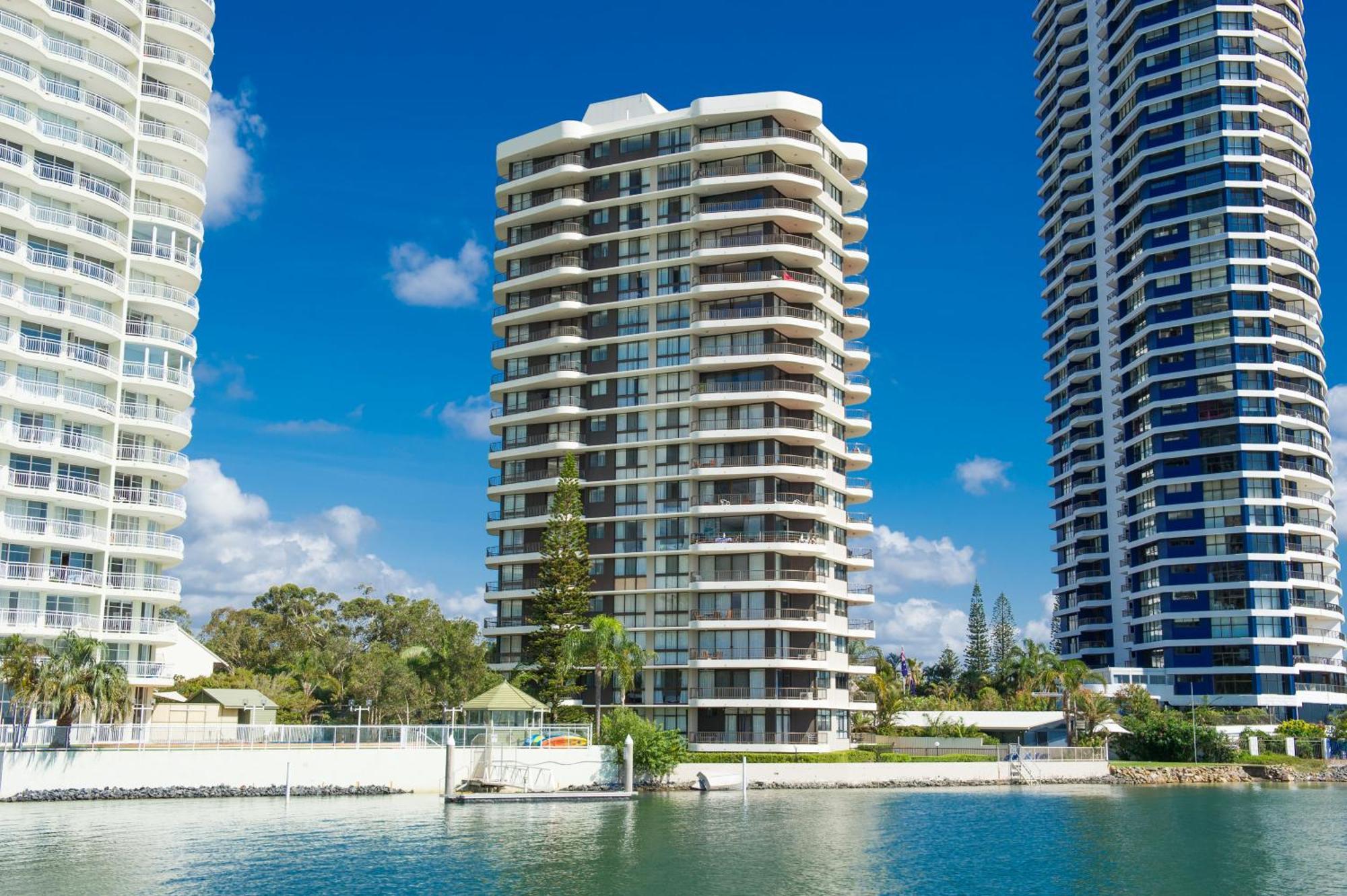 Broadwater Shores Waterfront Apartments Гоулд Коуст Екстериор снимка