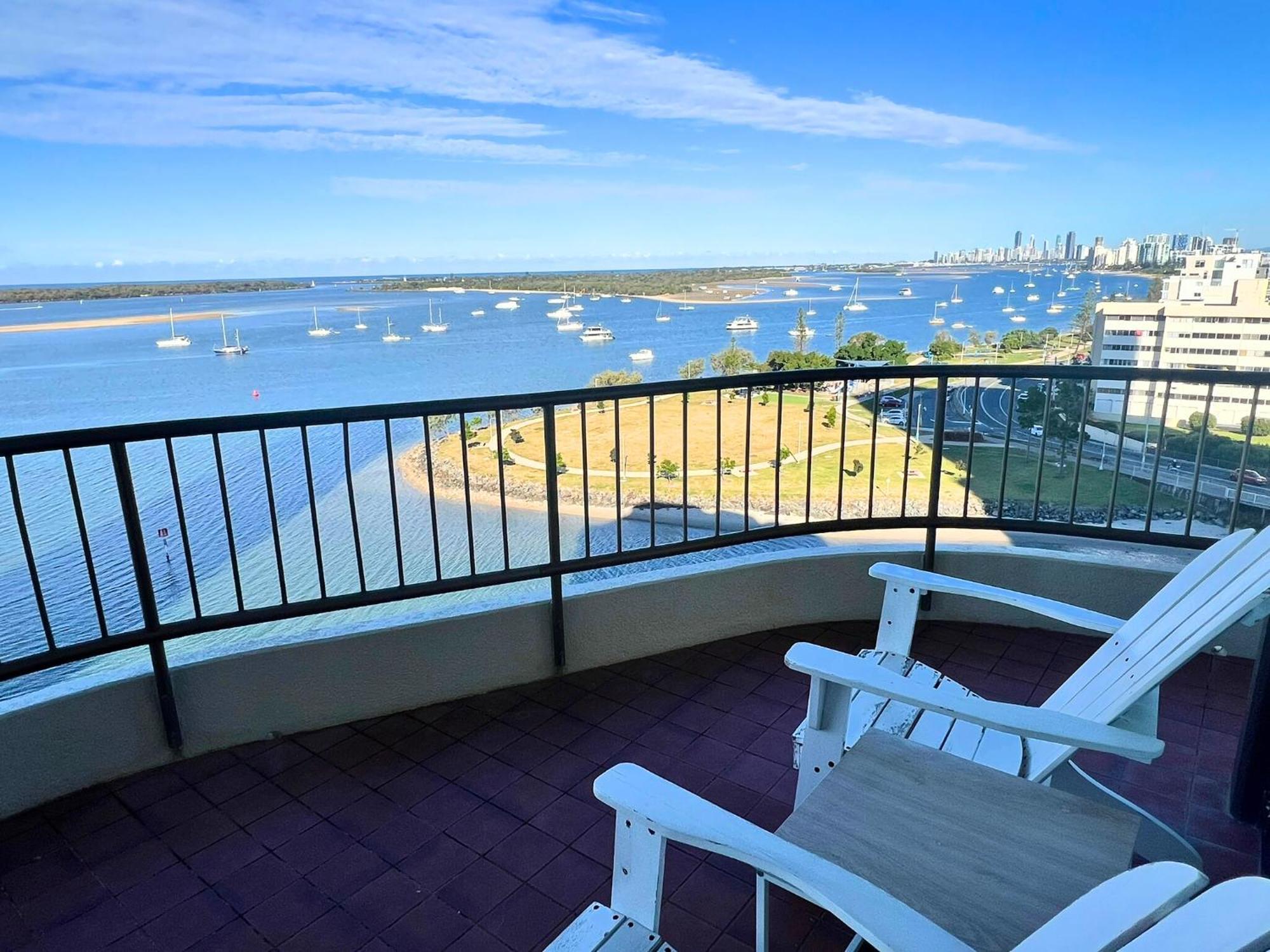 Broadwater Shores Waterfront Apartments Гоулд Коуст Екстериор снимка