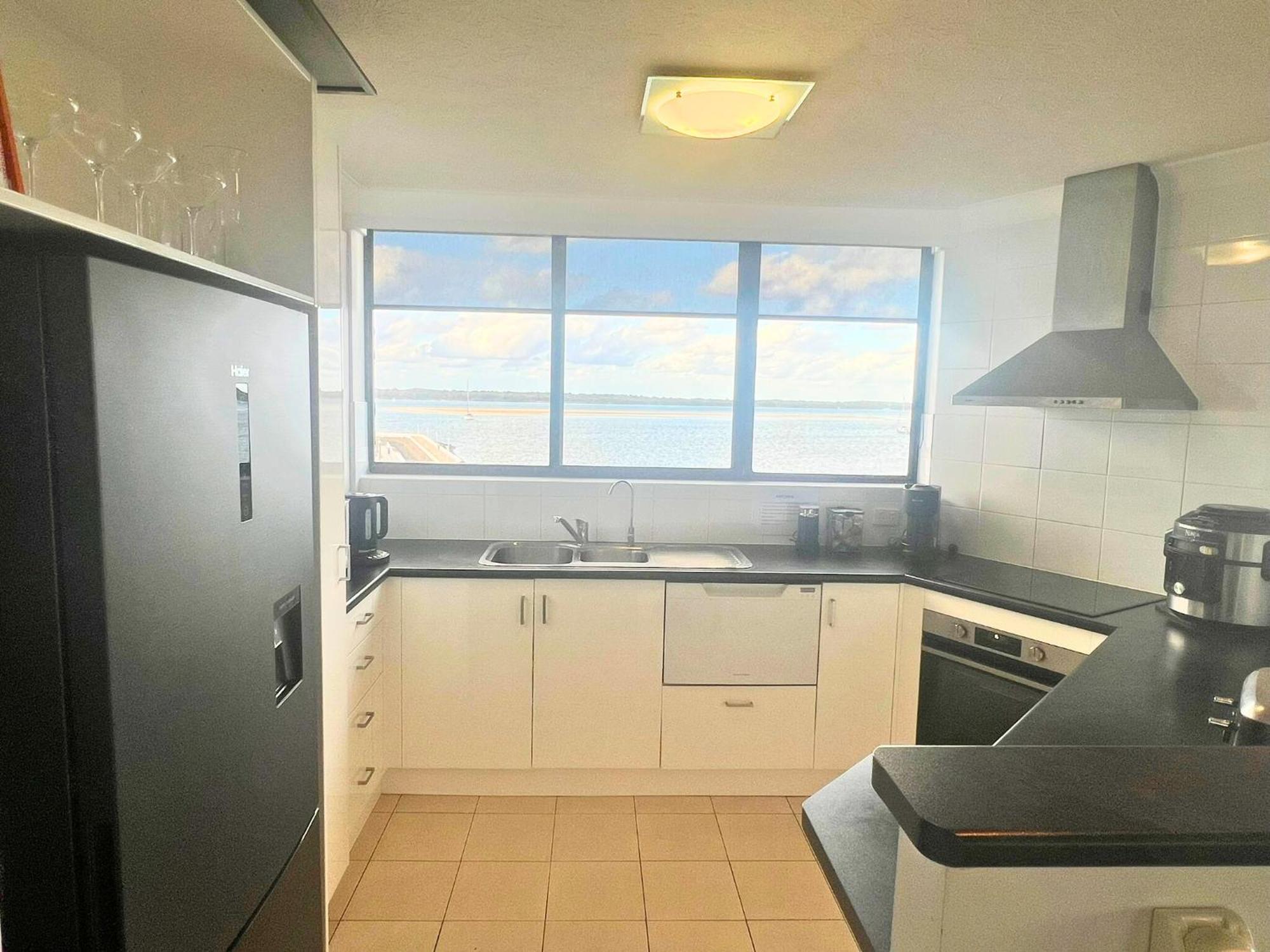 Broadwater Shores Waterfront Apartments Гоулд Коуст Екстериор снимка