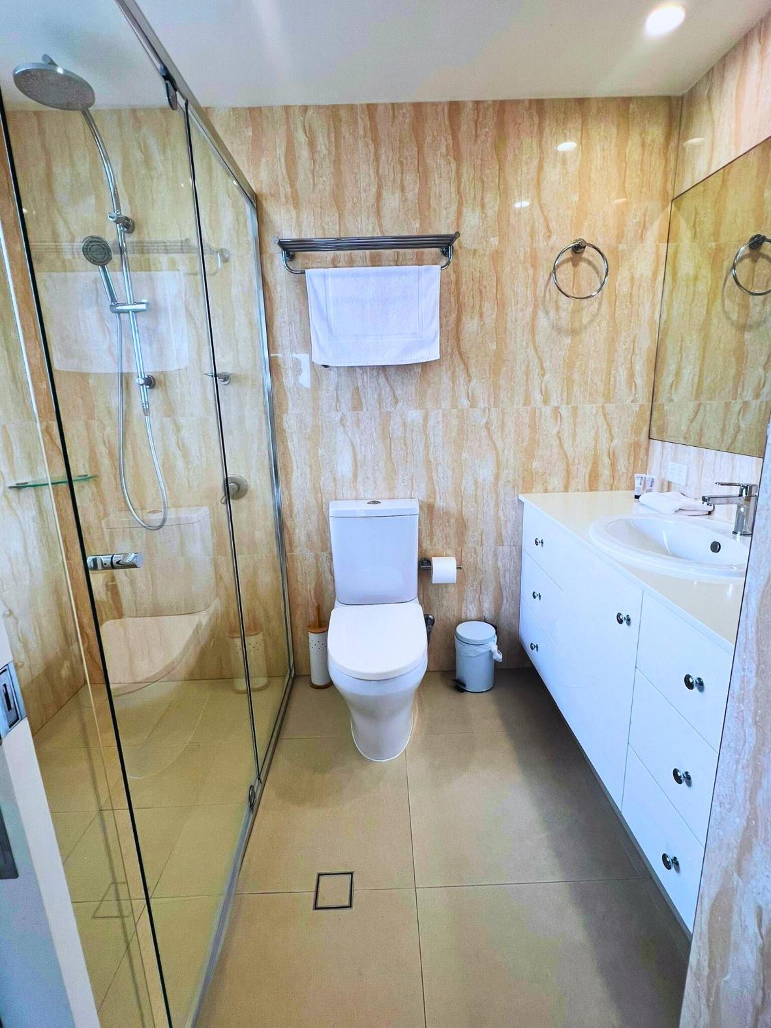 Broadwater Shores Waterfront Apartments Гоулд Коуст Екстериор снимка