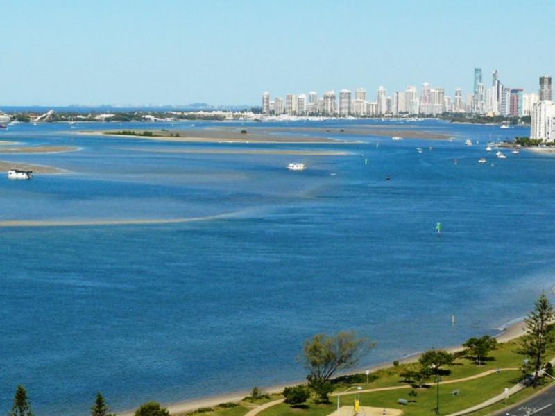Broadwater Shores Waterfront Apartments Гоулд Коуст Екстериор снимка