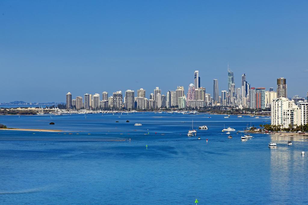 Broadwater Shores Waterfront Apartments Гоулд Коуст Екстериор снимка
