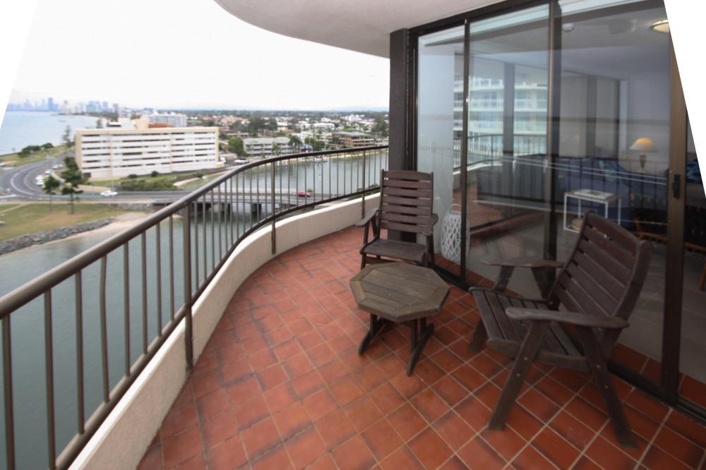 Broadwater Shores Waterfront Apartments Гоулд Коуст Екстериор снимка