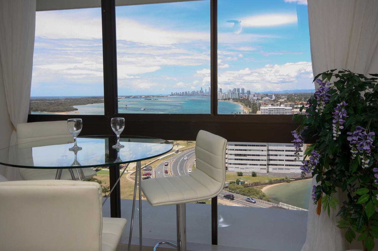 Broadwater Shores Waterfront Apartments Гоулд Коуст Екстериор снимка